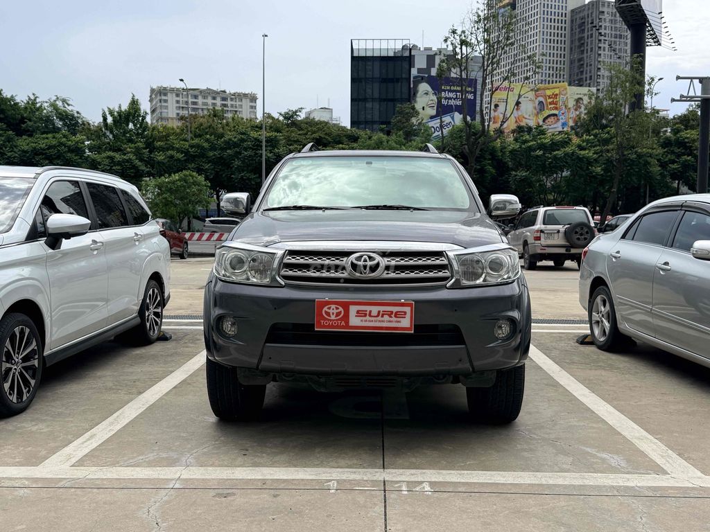 Toyota Fortuner 2011 - ảnh 2