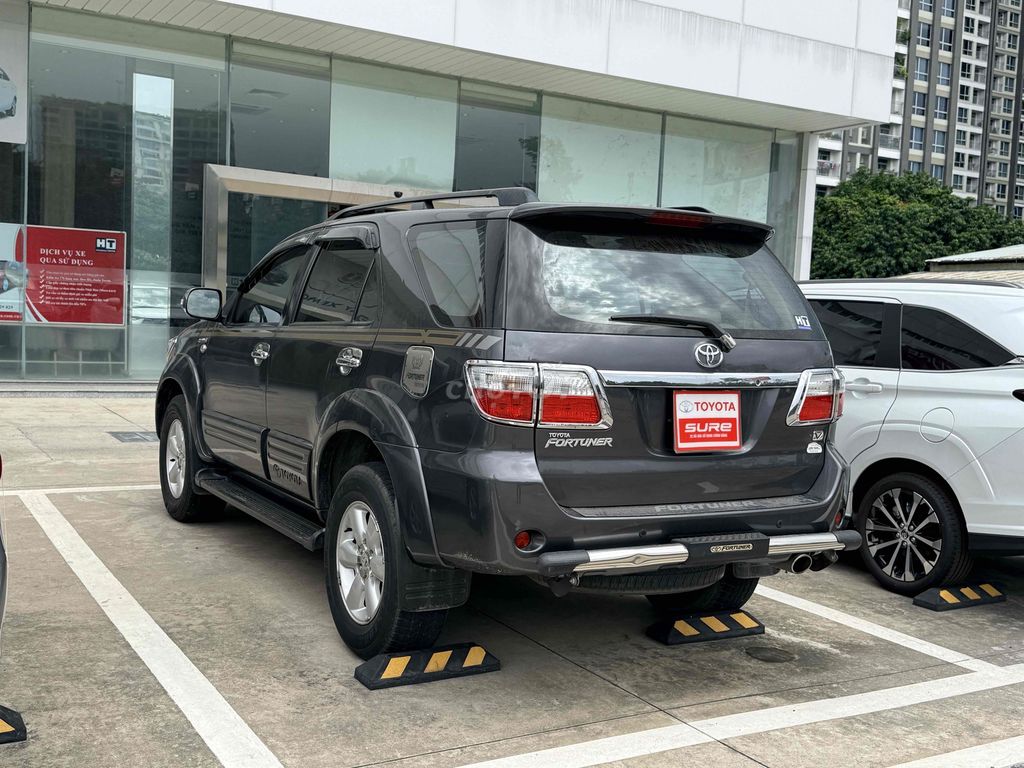 Toyota Fortuner 2011 - ảnh 4