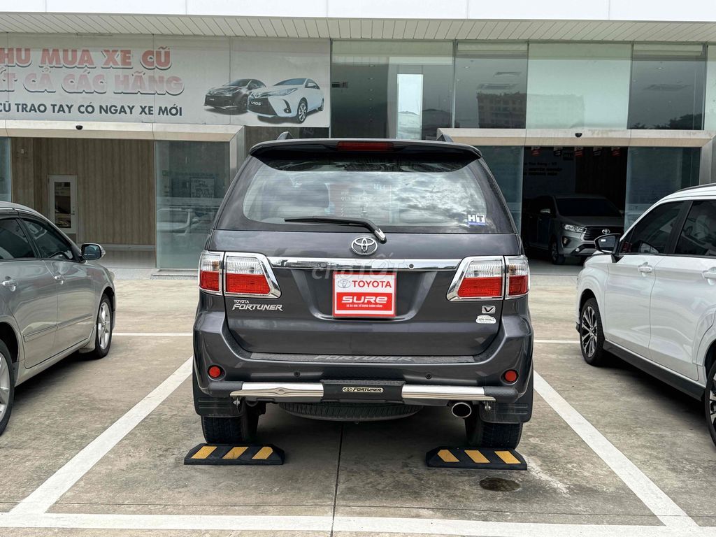 Toyota Fortuner 2011 - ảnh 5