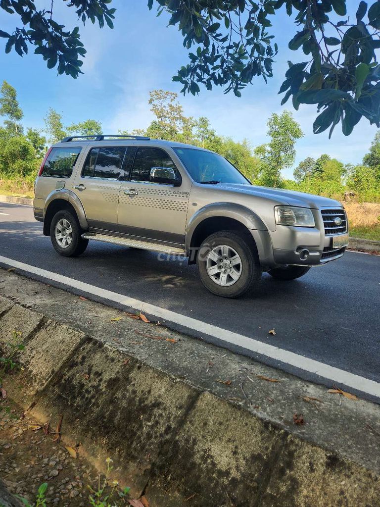 Ford Everest 2008 - ảnh 2