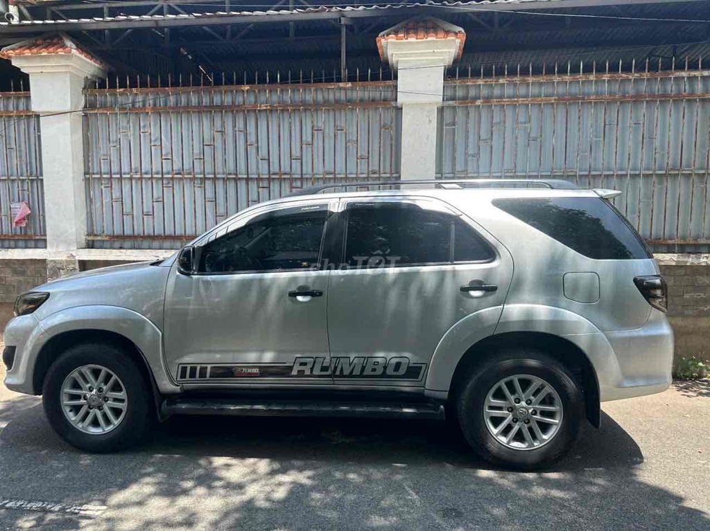 Toyota Fortuner 2013 - ảnh 2