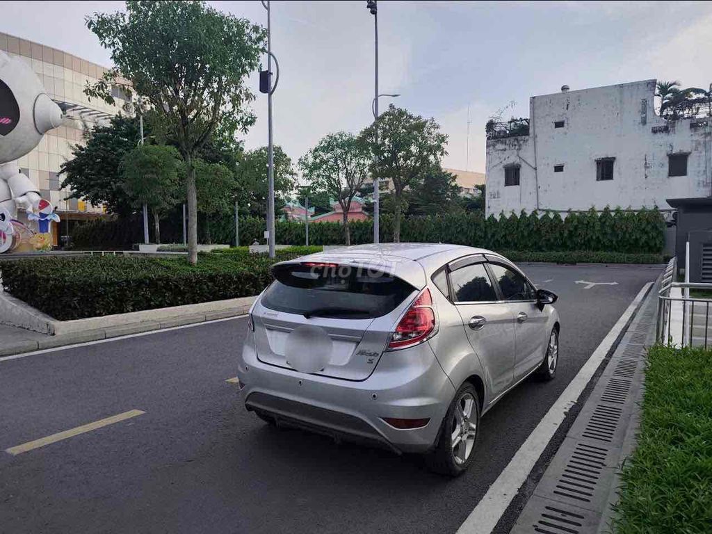 Ford Fiesta 2013 - ảnh 2