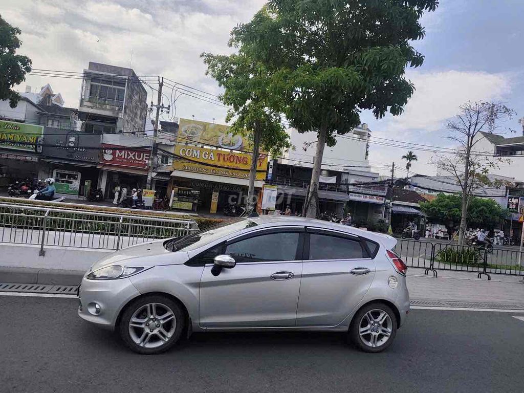 Ford Fiesta 2013 - ảnh 3