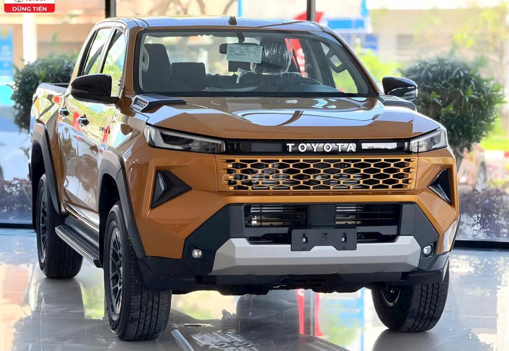 Toyota Hilux - ảnh 4