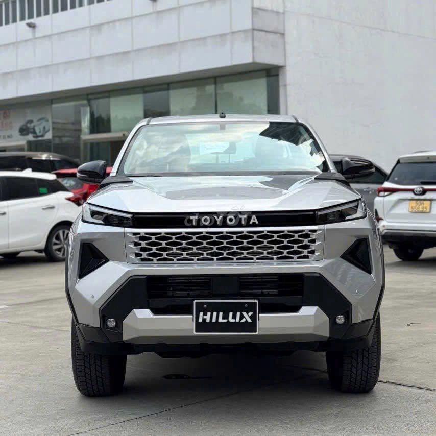 Toyota Hilux - ảnh 5
