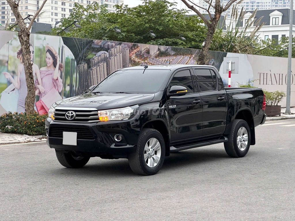 Toyota Hilux 2020 - ảnh 1