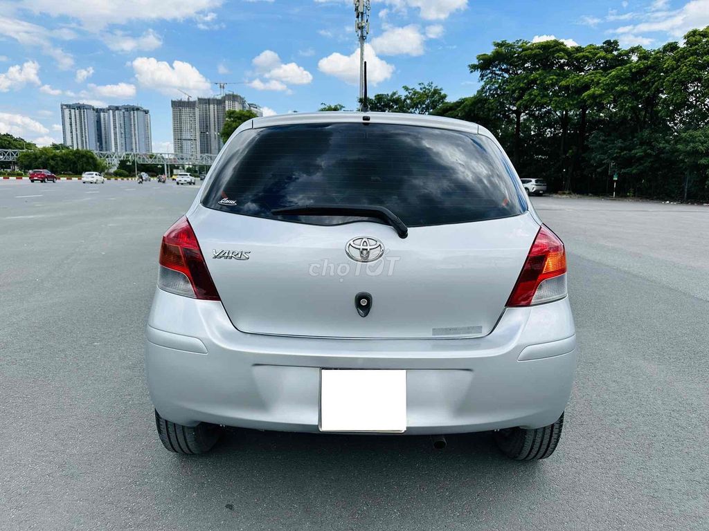 Toyota Yaris 2013 - ảnh 2