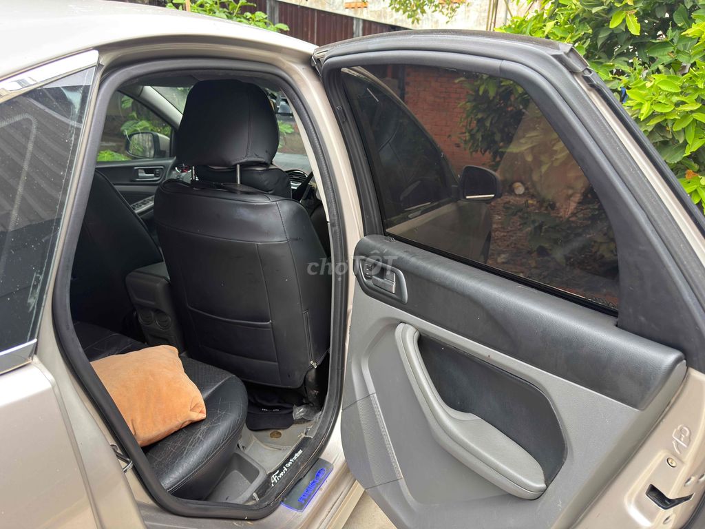 Ford Focus 2010 - ảnh 3