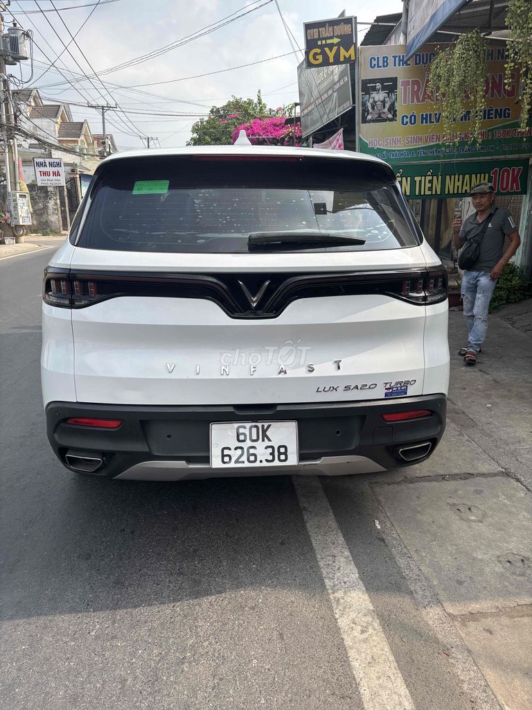 VinFast Lux SA2.0 - ảnh 1