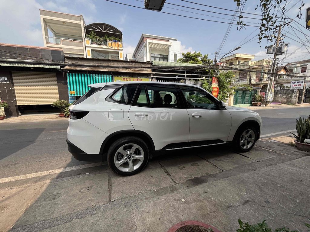 VinFast Lux SA2.0 - ảnh 2