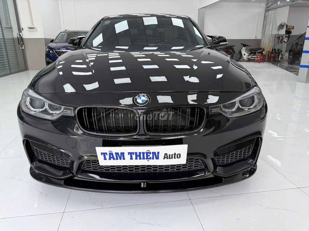 BMW 2012 - ảnh 1