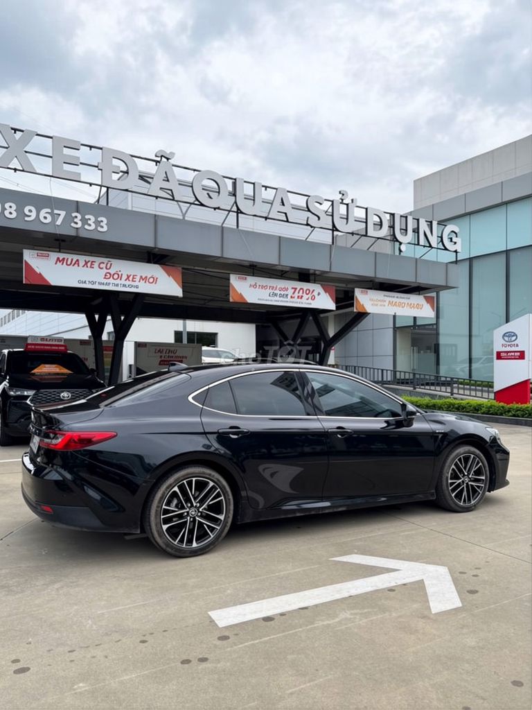 Toyota Camry 2025 - ảnh 1