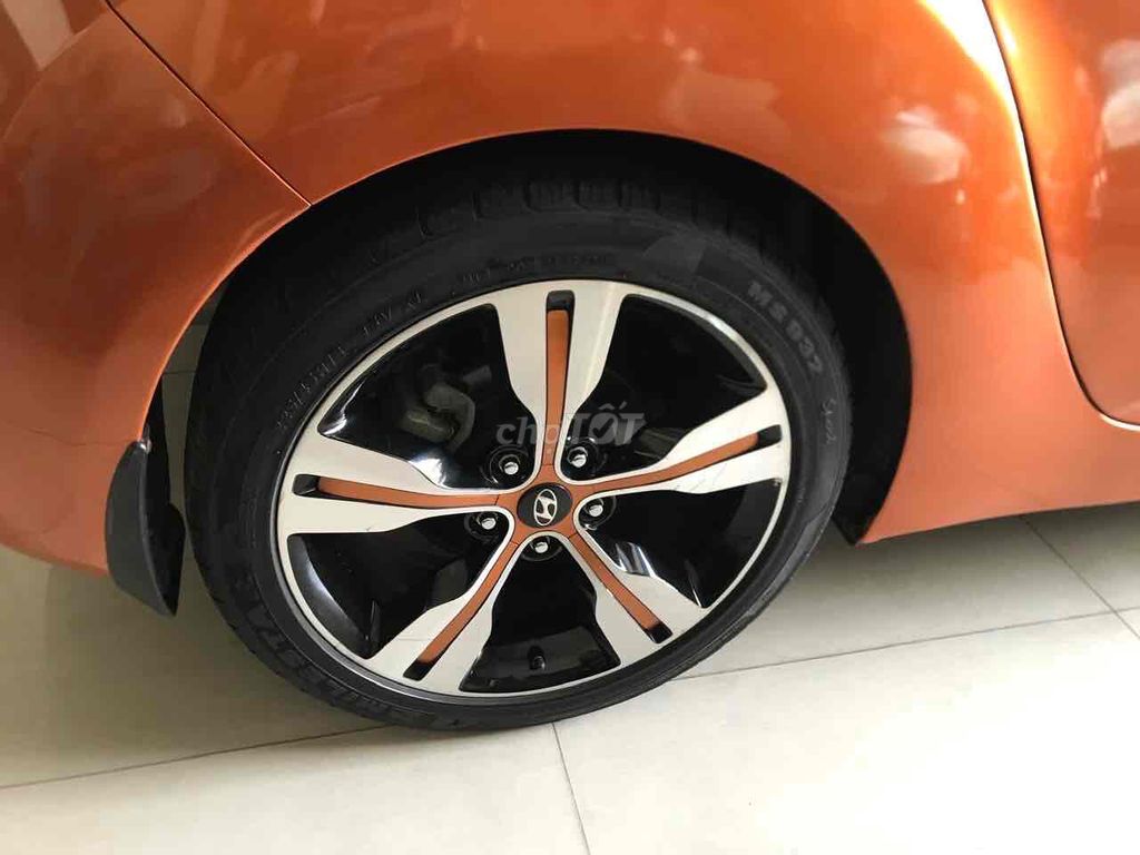 Hyundai Veloster - ảnh 3
