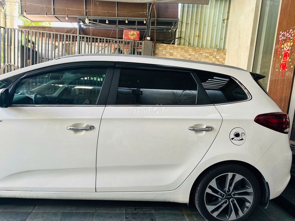 Kia Rondo 2017 - ảnh 1