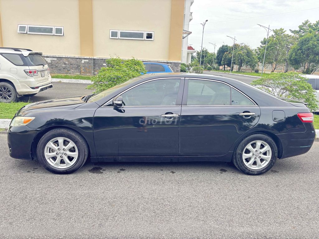 Toyota Camry 2010 - ảnh 1