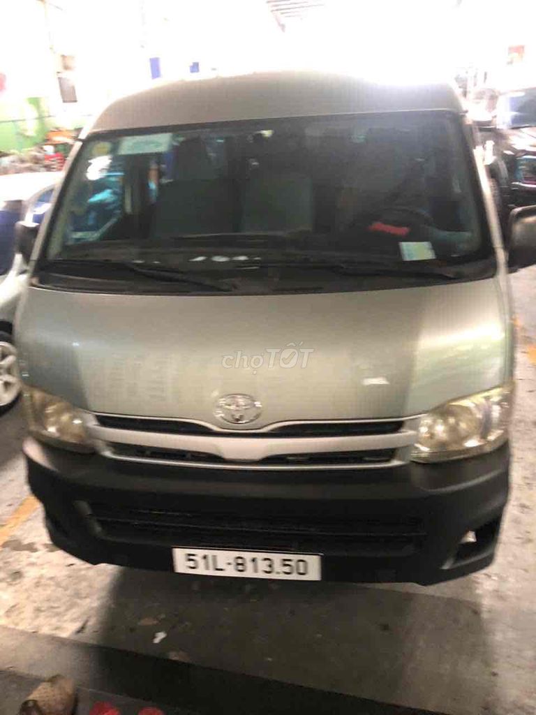 Toyota Hiace 2011 - ảnh 1