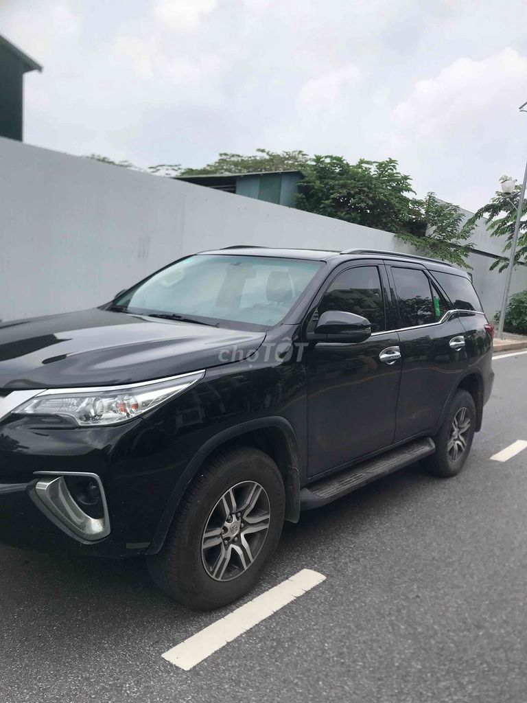 Toyota Fortuner - ảnh 1