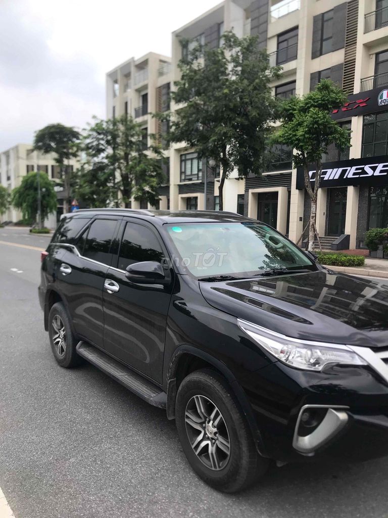 Toyota Fortuner - ảnh 2