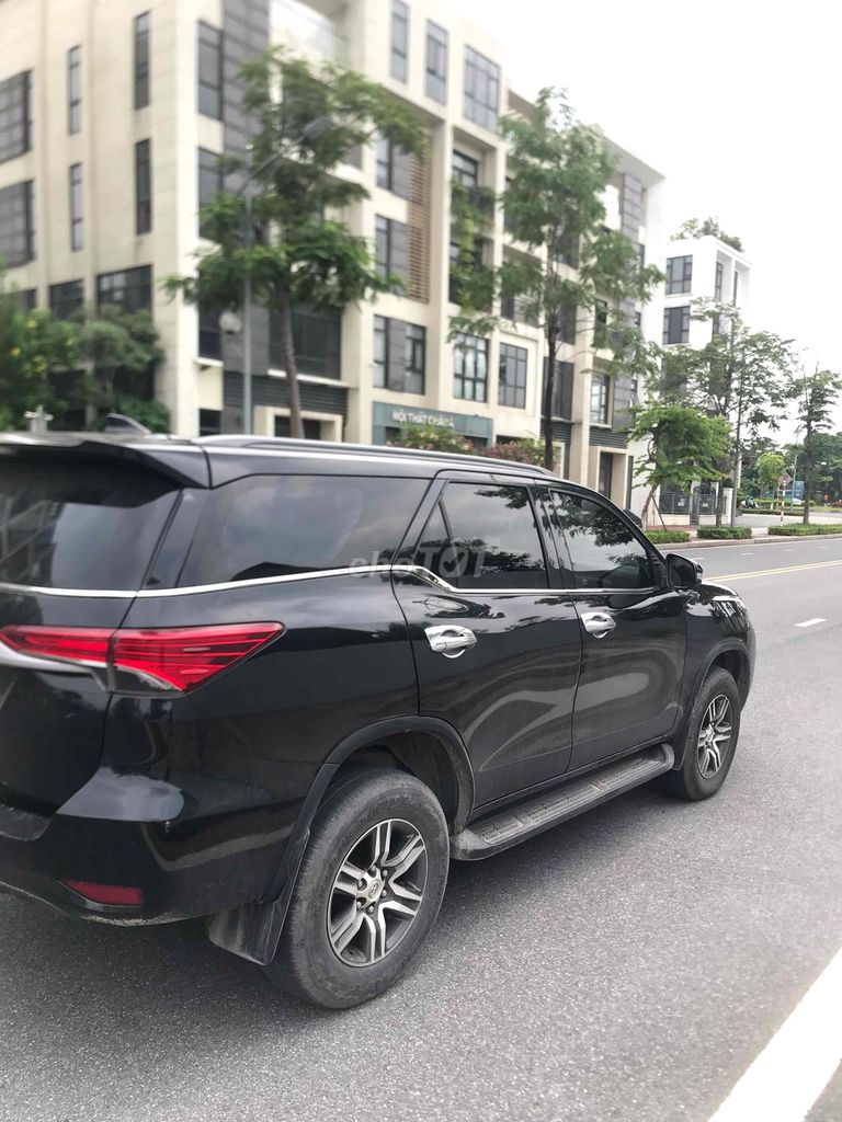 Toyota Fortuner - ảnh 3