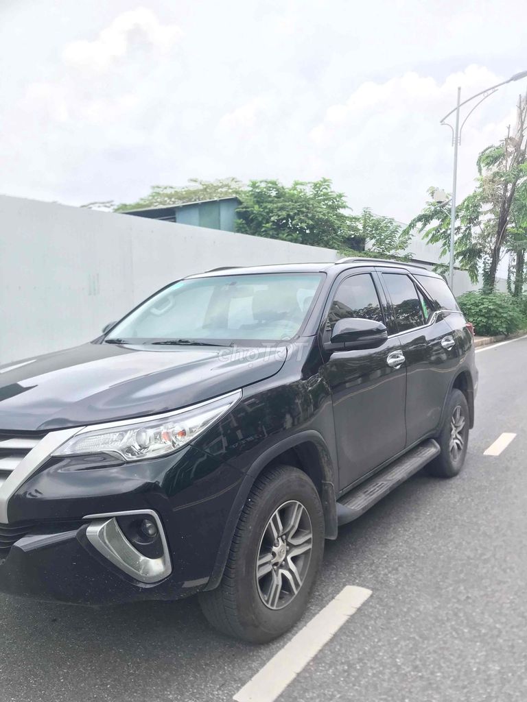 Toyota Fortuner - ảnh 4