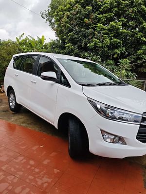 Toyota Innova - ảnh 1
