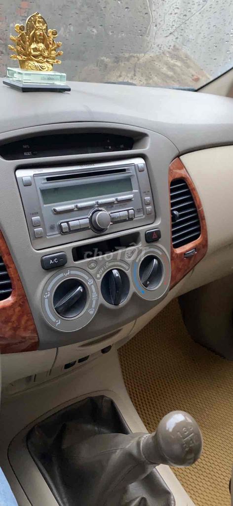 Toyota Innova - ảnh 3