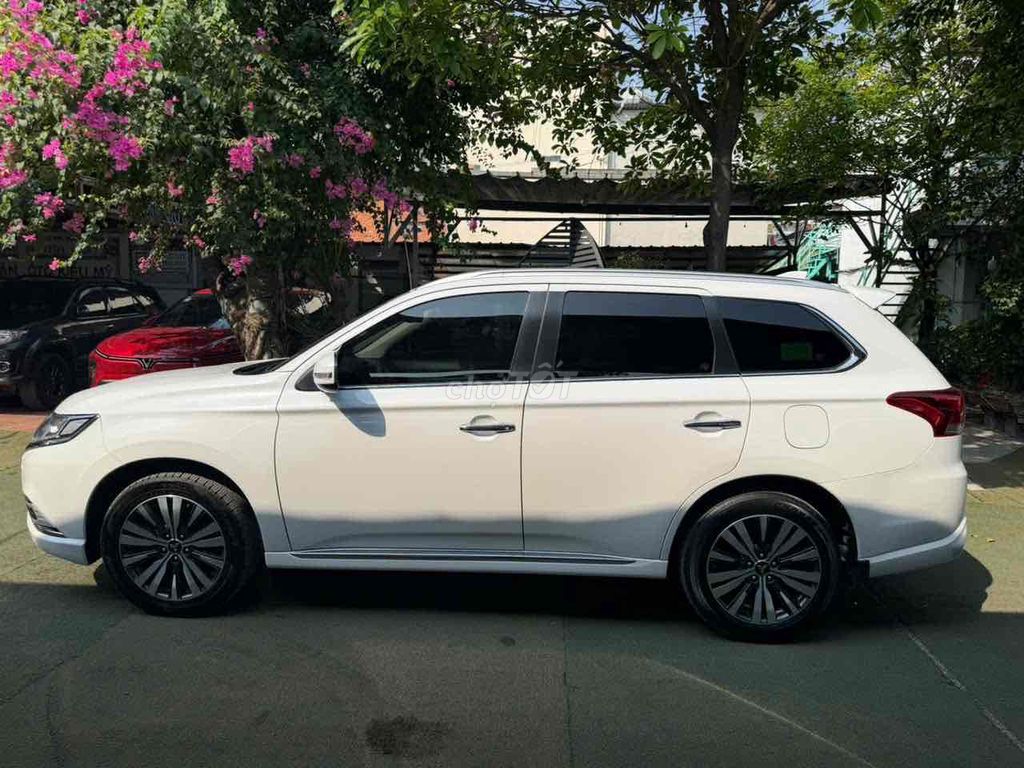 Mitsubishi Outlander 2022 - ảnh 4