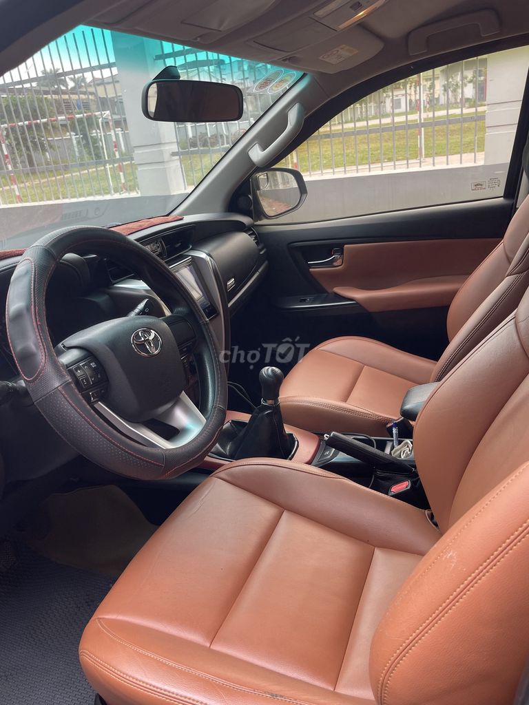 Toyota Fortuner - ảnh 1