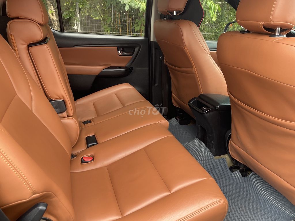Toyota Fortuner - ảnh 2