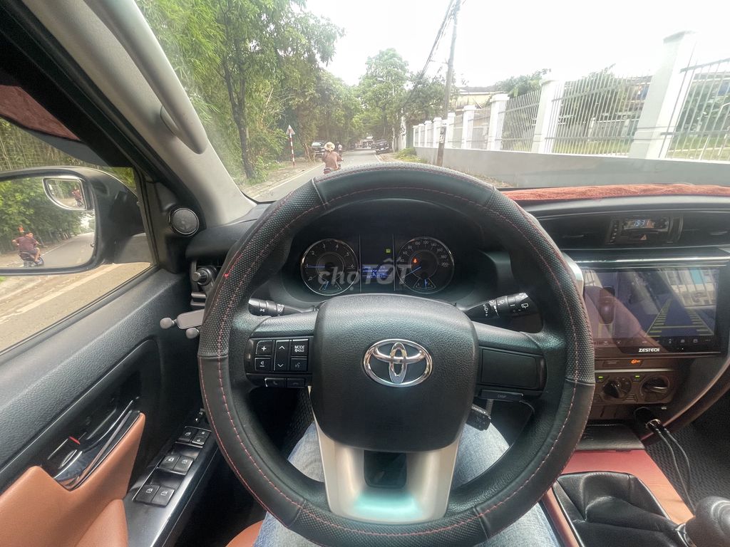 Toyota Fortuner - ảnh 5