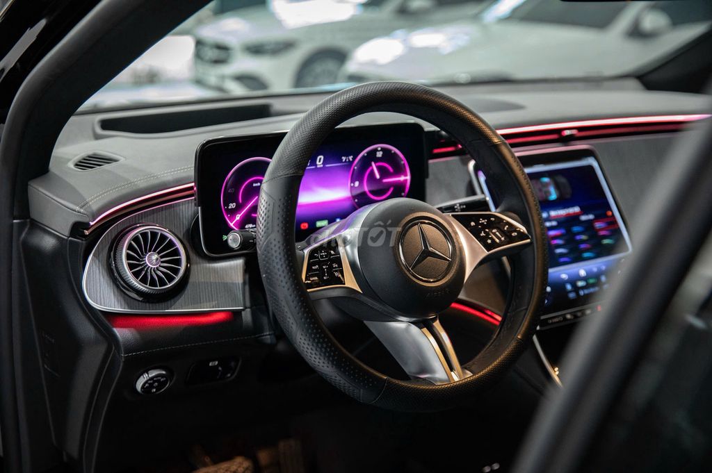 Mercedes-Benz 2025 - ảnh 2