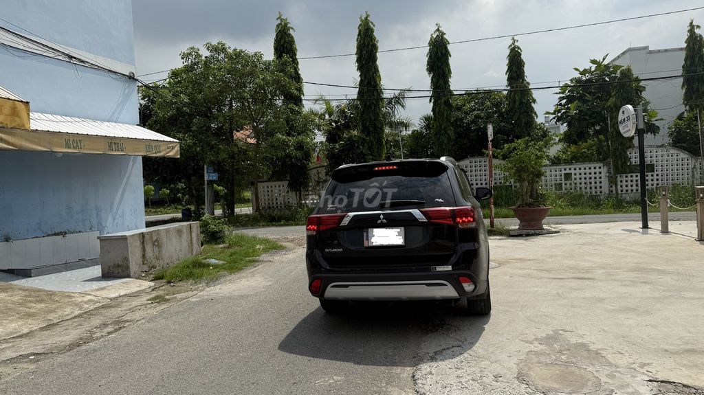 Mitsubishi Outlander 2021 - ảnh 3