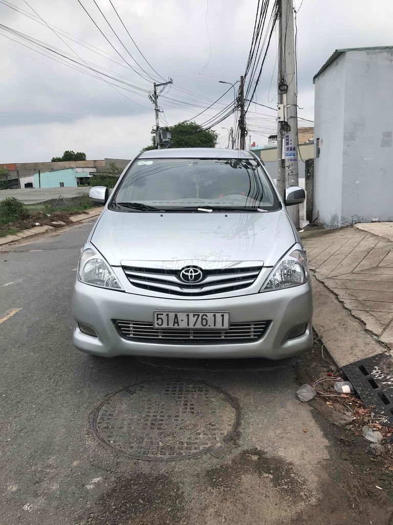 Toyota Innova 2011 - ảnh 2