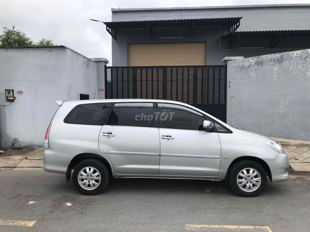 Toyota Innova 2011 - ảnh 3