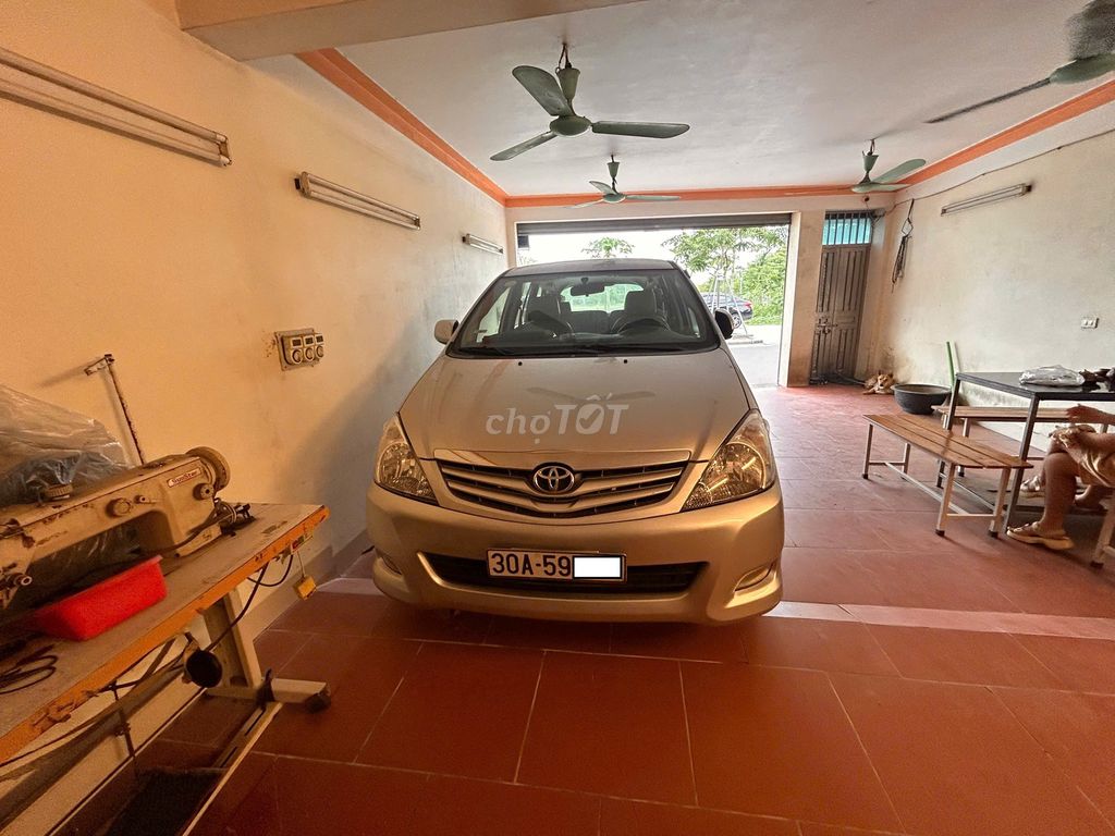 Toyota Innova 2011 - ảnh 3