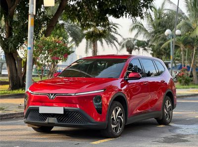 VinFast Limo Green 2025 - ảnh 1