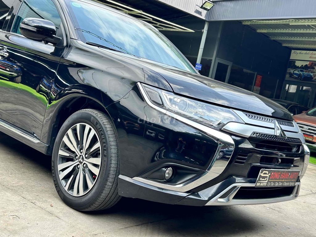 Mitsubishi Outlander 2.0 CVT Premium 2023 - ảnh 3