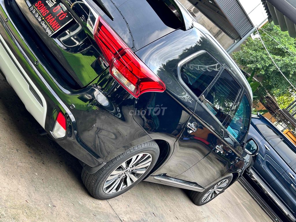 Mitsubishi Outlander 2.0 CVT Premium 2023 - ảnh 4