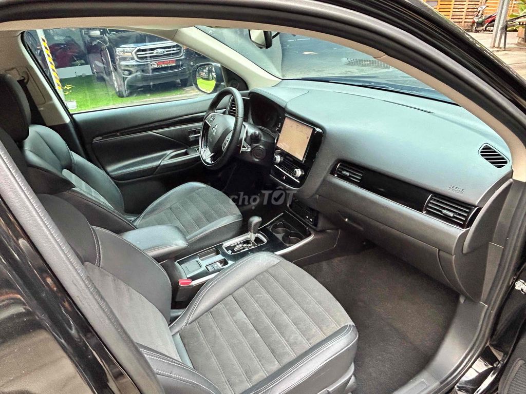 Mitsubishi Outlander 2.0 CVT Premium 2023 - ảnh 5
