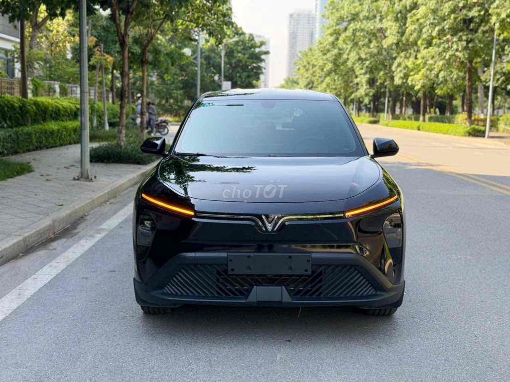 VinFast Limo Green 2025 - ảnh 1