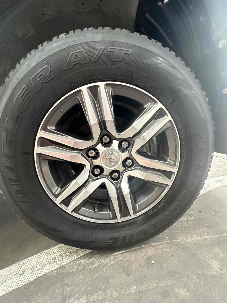 Toyota Fortuner 2018 - ảnh 4