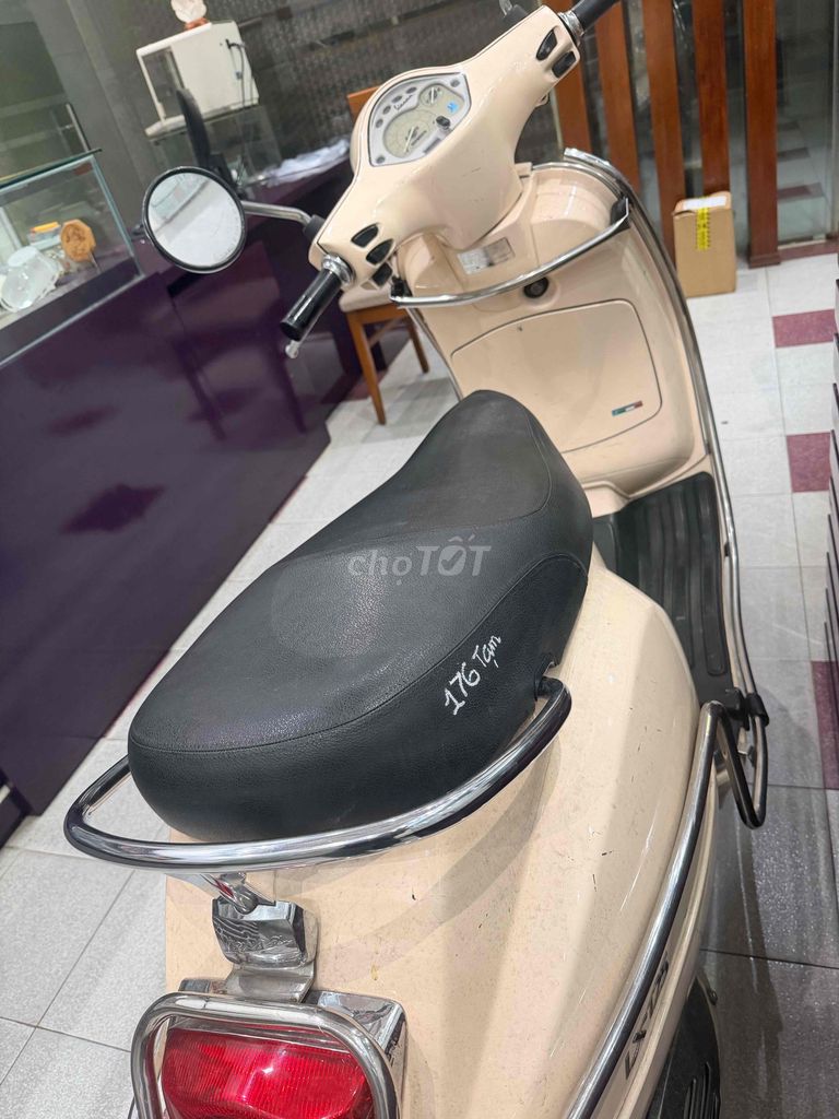 Piaggio Vespa 2011 - ảnh 4