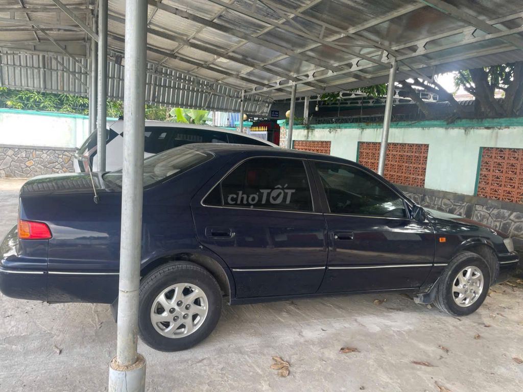 Toyota Camry - ảnh 3