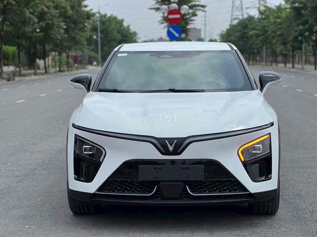VinFast VF7 Plus 2026 - ảnh 1