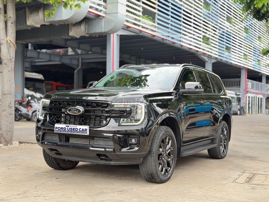 Ford Everest 2023 - ảnh 1