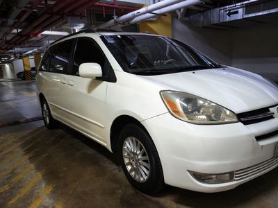 Toyota Sienna - ảnh 1