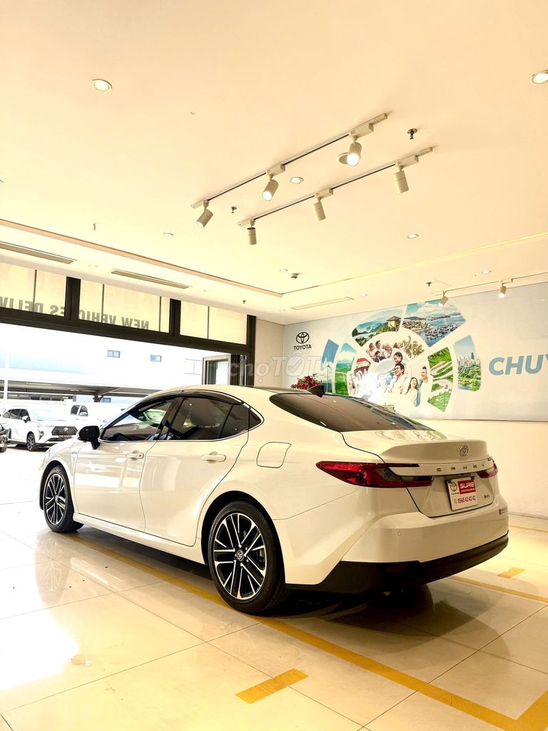 Toyota Camry 2025 - ảnh 2