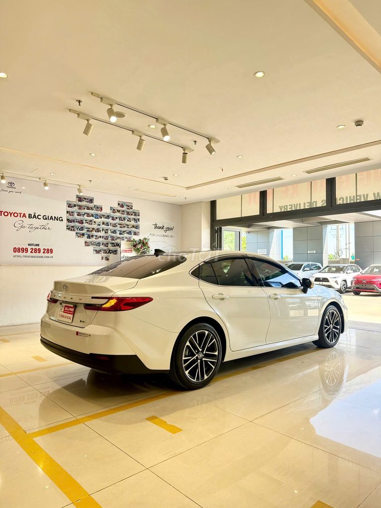 Toyota Camry 2025 - ảnh 4