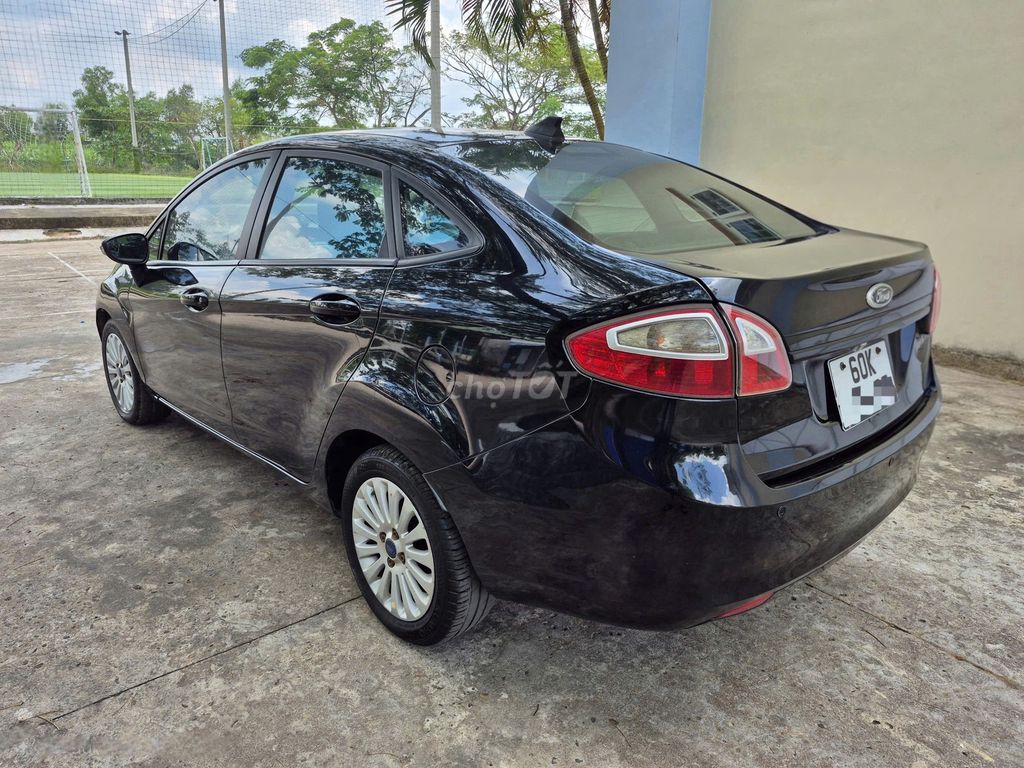 Ford Fiesta 2011 - ảnh 4