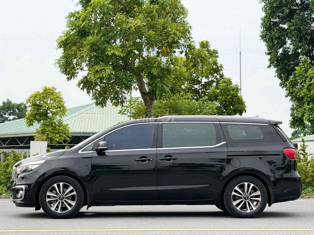 Kia Sedona - ảnh 3